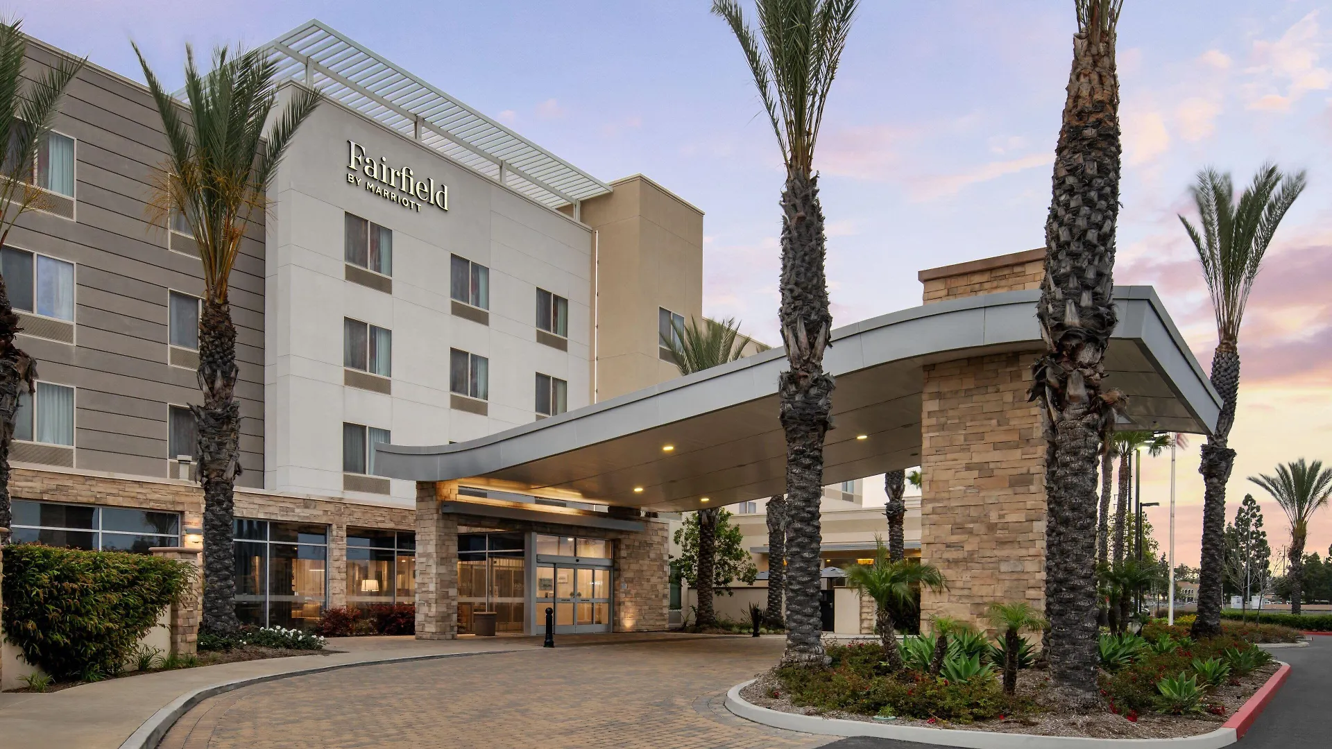 Staying Near Discovery Cube: 6 Business Hotels Compared
