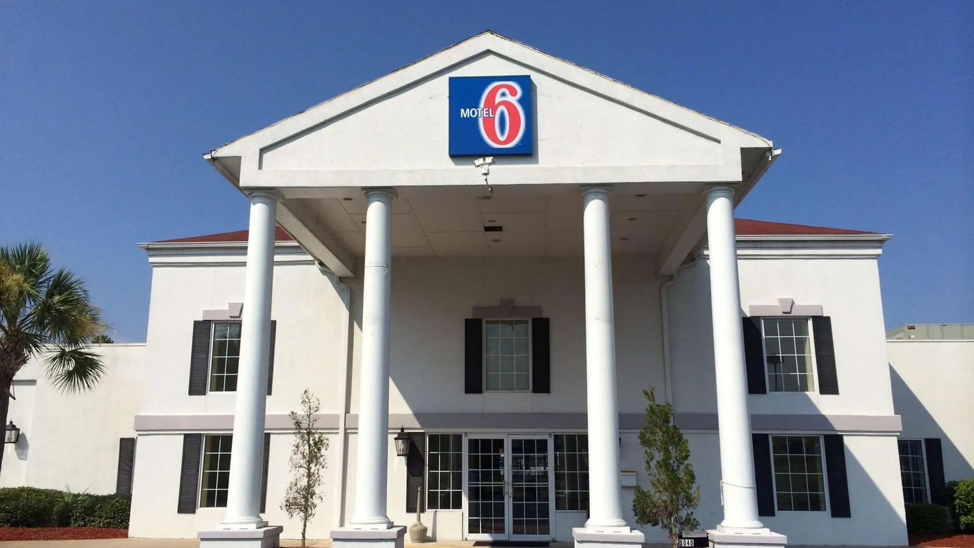 4 Smart Airport Hotels Near Glynn County Community Svc Worth Booking