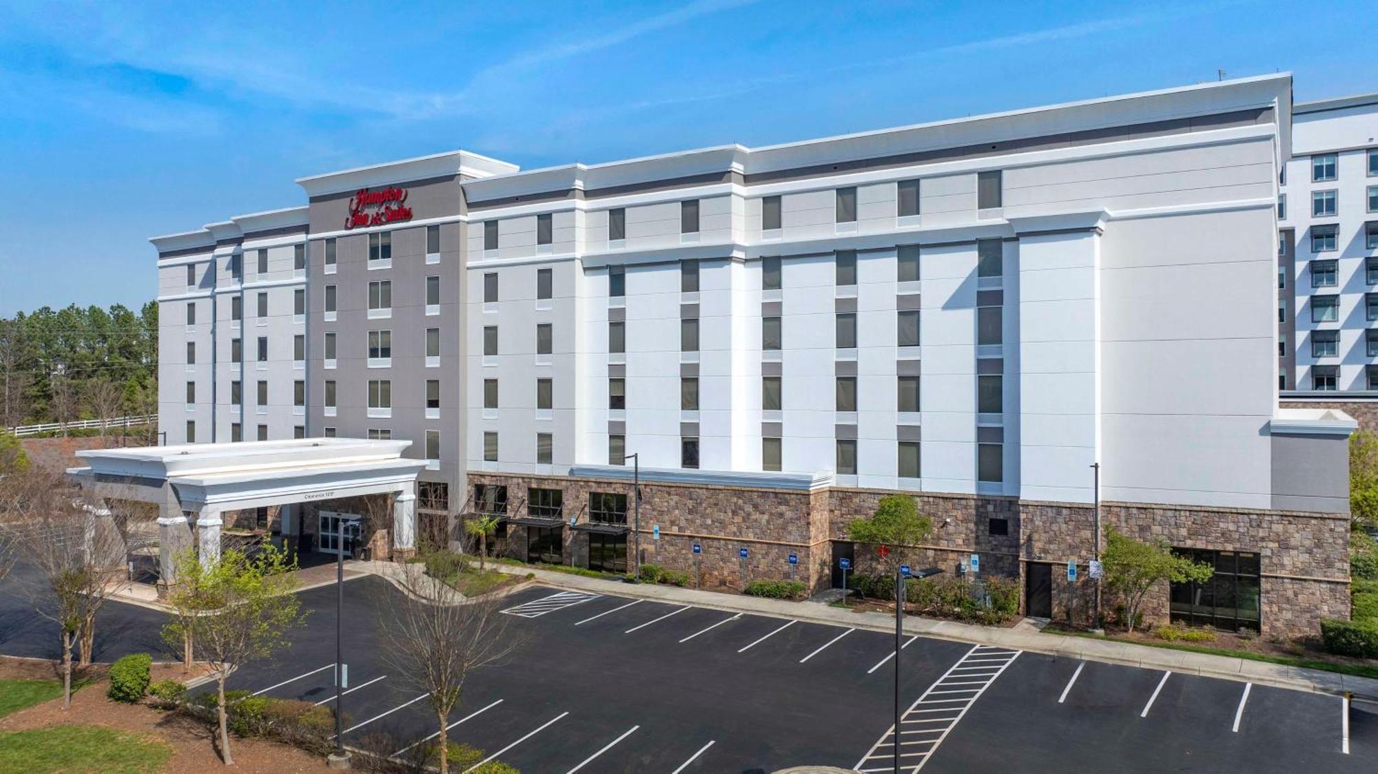 4 Smart Business Hotels Near Billy Mitchell Airport Worth Booking